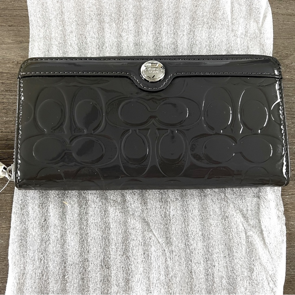 NWT Coach Patent Leather Wallet